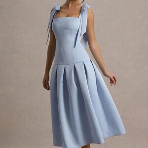 Club L London ALBERTA
Powder Blue Satin Square-Neck Midi Dress With Bow Straps